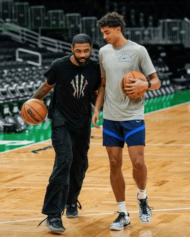 九游APP-关于球员表现抢眼,赛场风采令人赞叹的信息