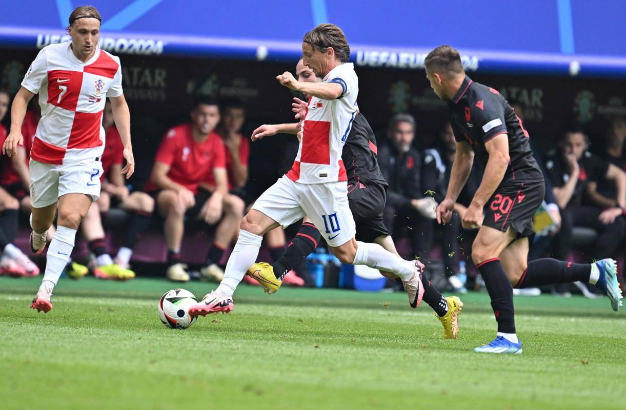 九游娱乐入口-阿尔巴尼亚队在欧国联比赛中难以突围的简单介绍