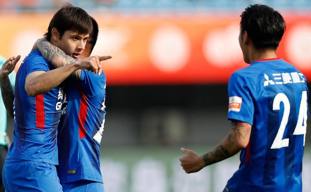 九游体育官方入口-足球赛场竞技水平逼近巅峰，球员们拼尽全力的简单介绍