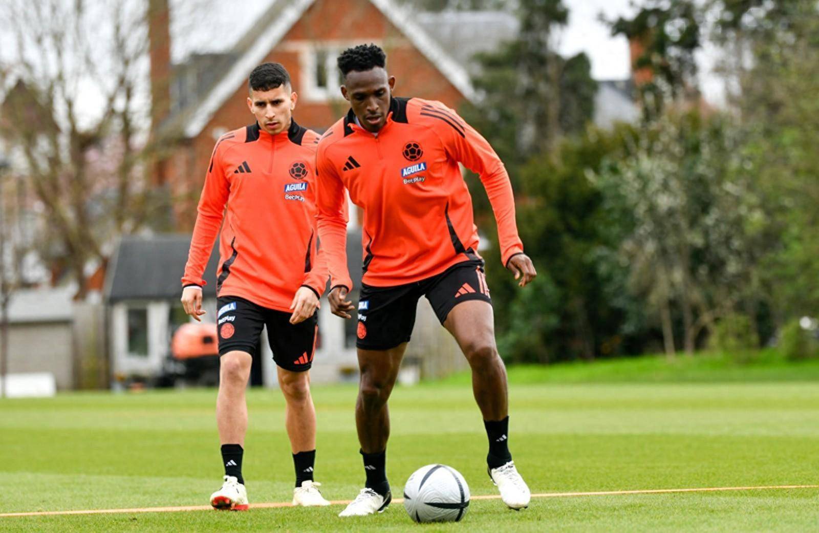 九游体育-哥伦比亚队举行集训备战比赛