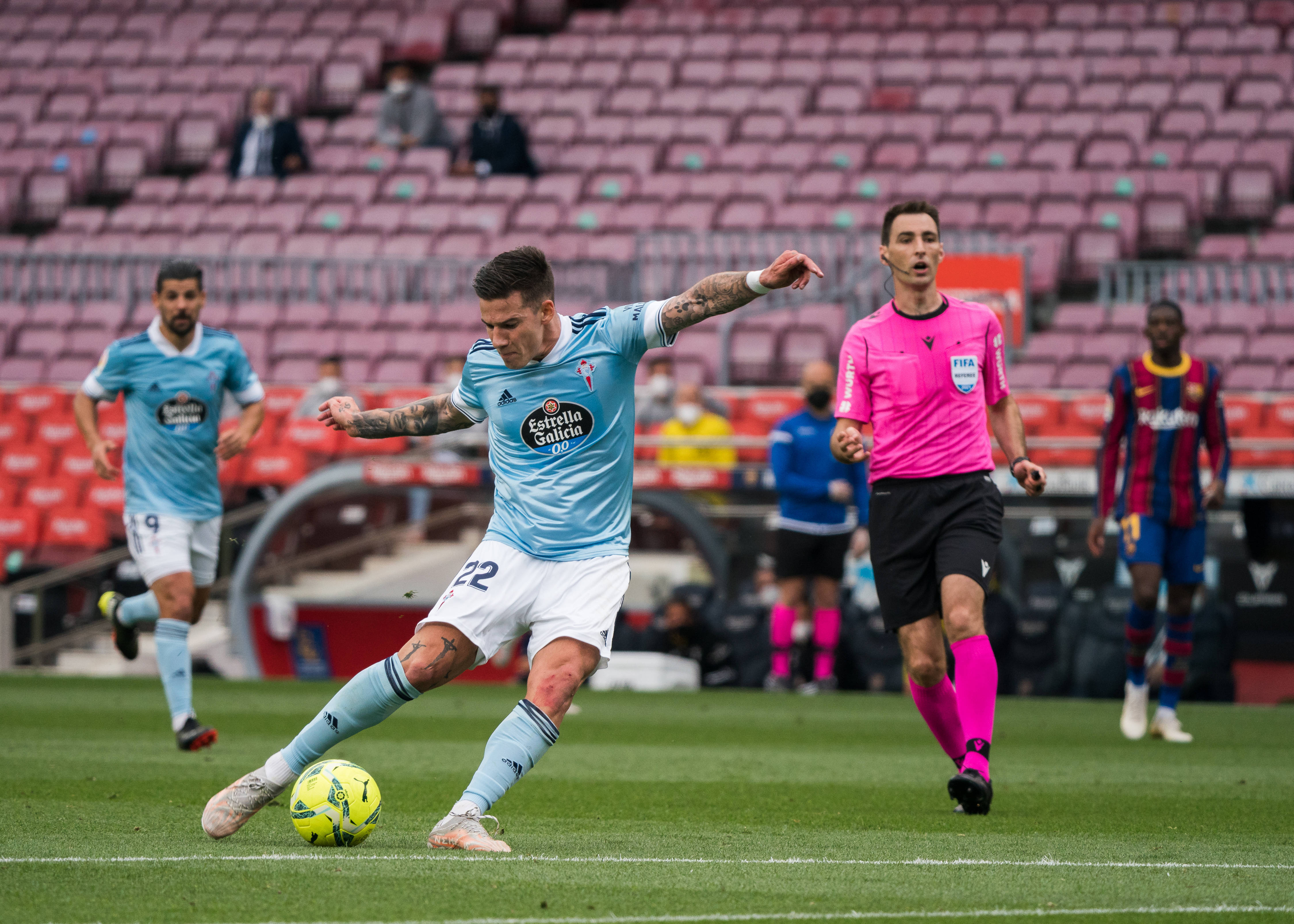 九游体育-关于里尔队踢出精彩比赛,赢得观众掌声的信息