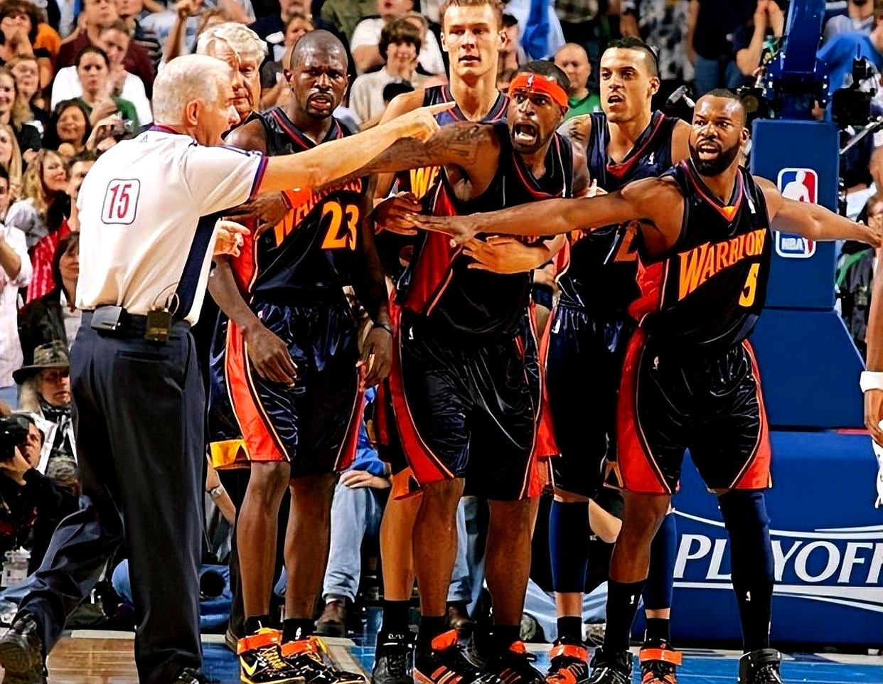 九游游戏-关键时刻气势如虹！球员力挫对手