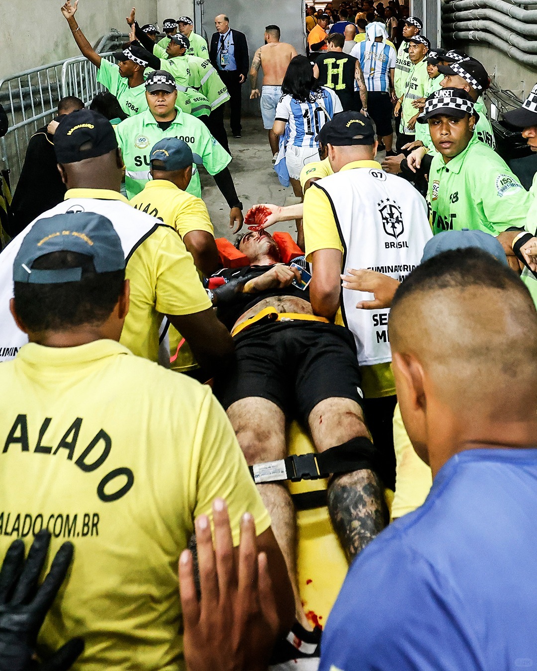 九游娱乐入口-骑士遭遇惨败，球队陷入低迷状态