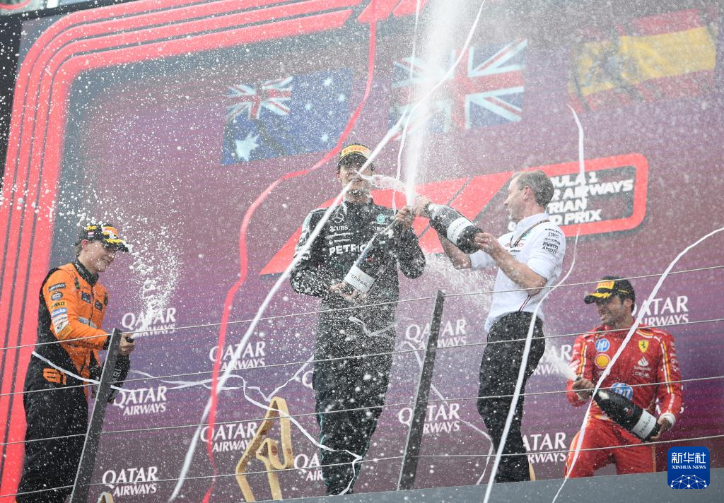 九游娱乐app下载-索伯车队横扫红牛二队,拉塞尔点燃赛场