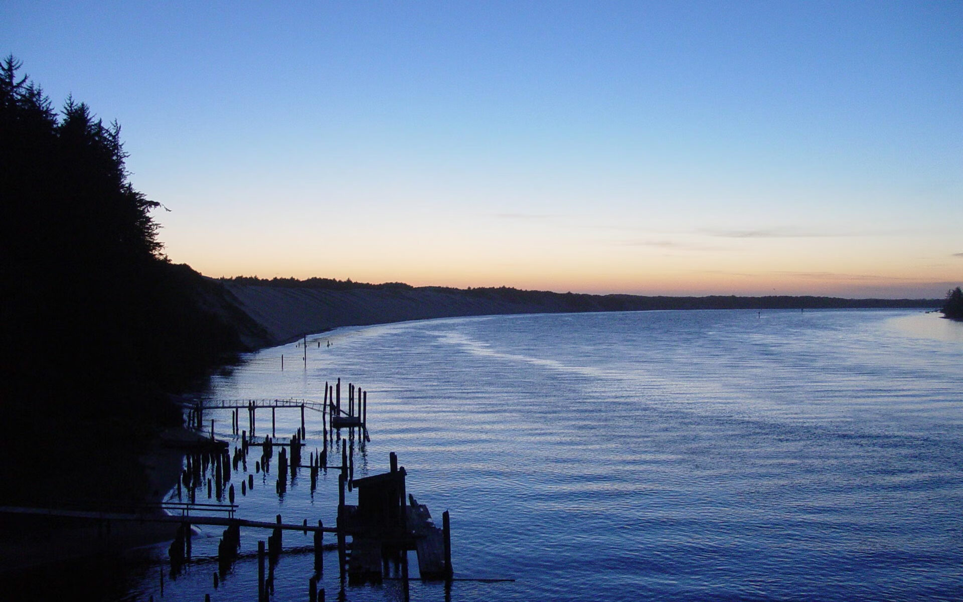 九游体育平台-绿茵场上的双城记，西甲国家德比烽火连天，浙江队横扫黄蜂展雄风